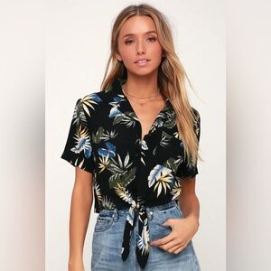 Lulus - Tropical Twist Black Tropical Print Tie-Front Crop Top Size L
